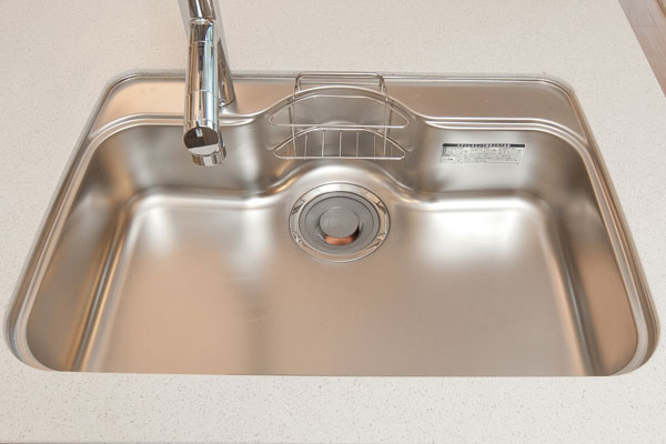 Kitchen.  [Stainless wide silent sink] Water is stainless quiet sink to reduce the I sound, Wide size washable easier, such as large pot. Draining plate and is equipped with a dedicated cutting board (same specifications)