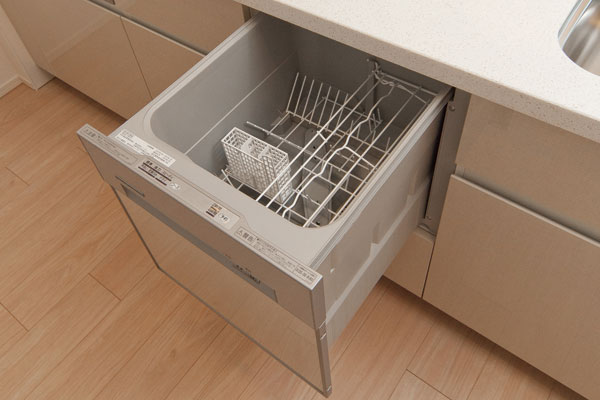 Kitchen.  [Dishwasher] 5-person is a slide type of dishes (about 37 points) can be cleaned at a time (same specifications)