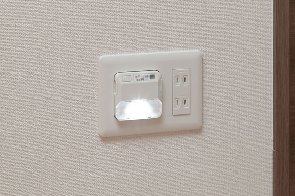 Other.  [Foot security lighting] The corridor, Installing security lighting to illuminate the feet in the dark. Removable, In an emergency it can also be used as a flashlight (same specifications)