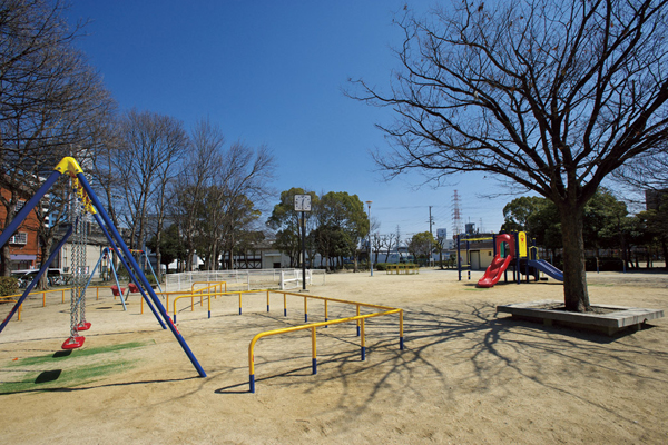 Surrounding environment. Shinkitajima East Park (a 3-minute walk ・ About 200m)