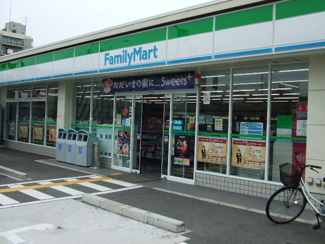 Convenience store. FamilyMart Misaki eight-chome up (convenience store) 81m