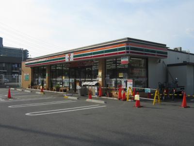 Convenience store. Seven-Eleven Osaka Shinkitajima 3-chome up (convenience store) 191m