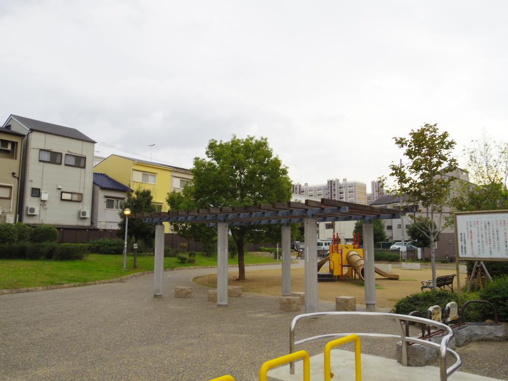 Other common areas. On-site park