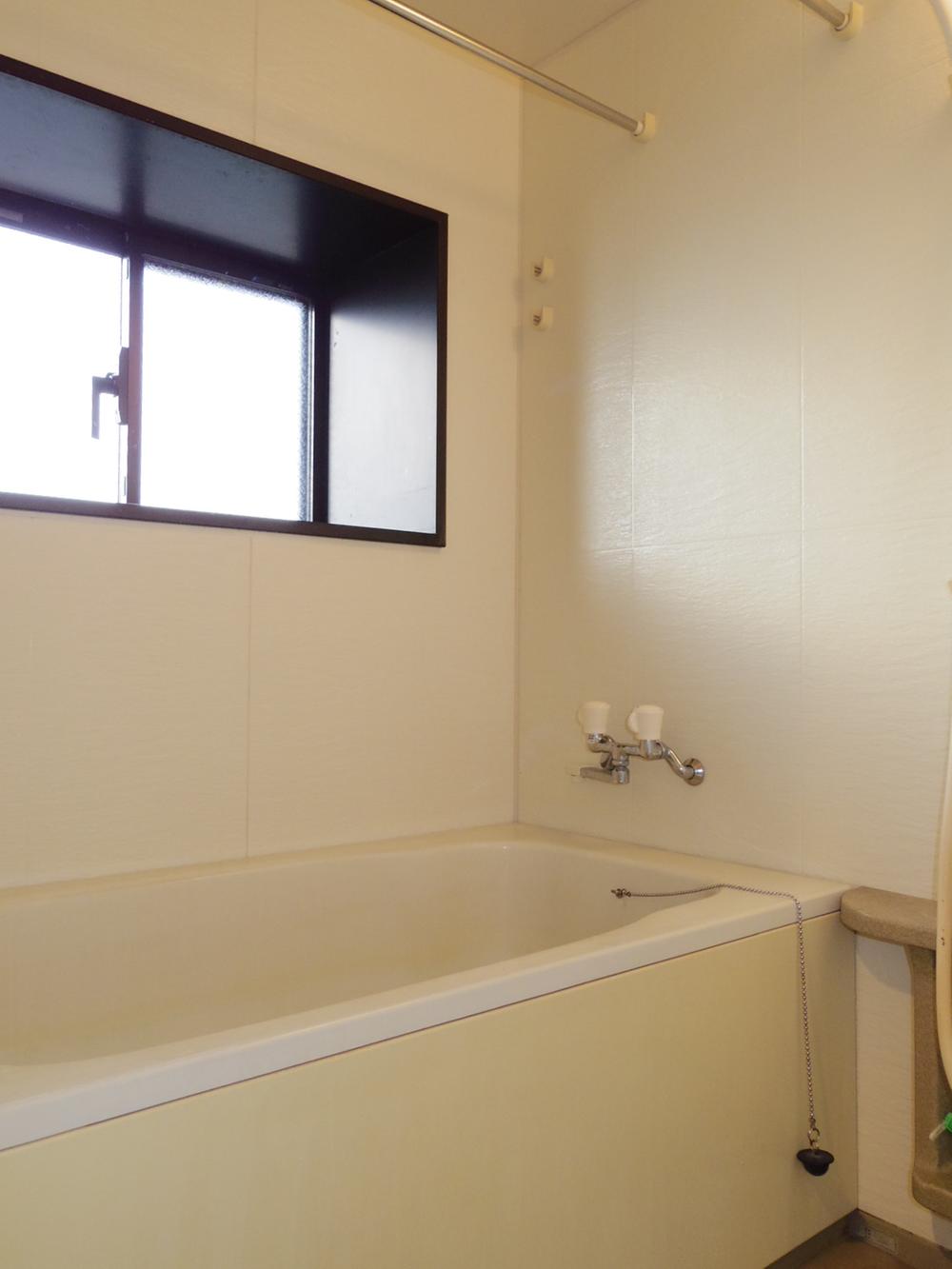 Bathroom. Indoor (11 May 2013) Shooting