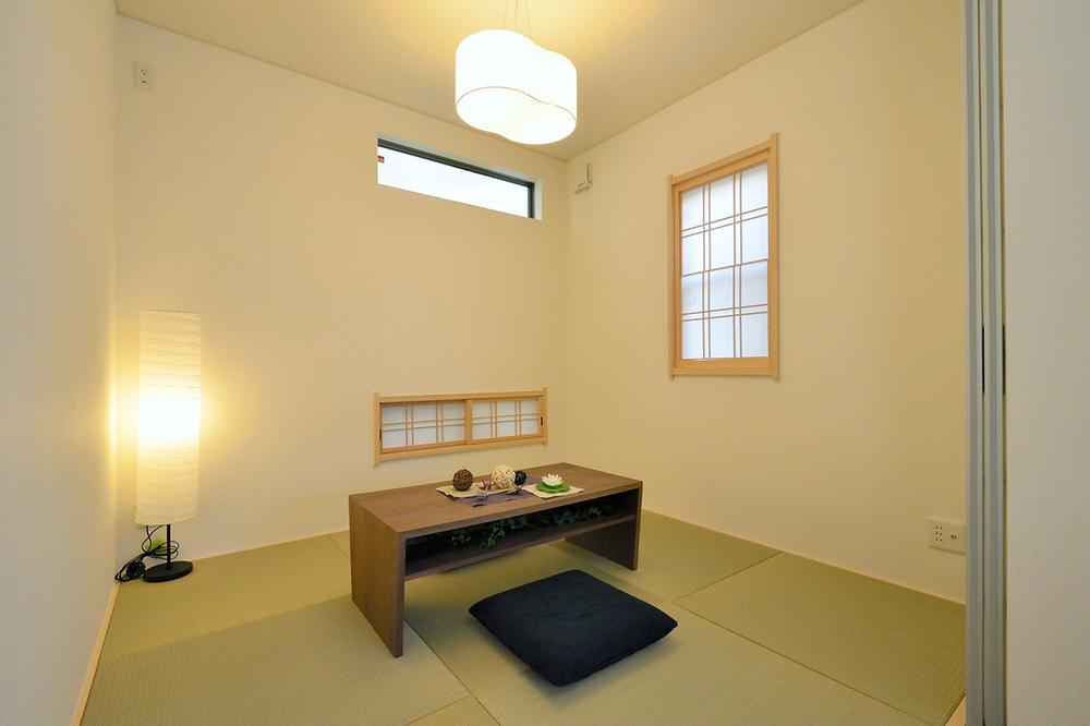 Non-living room. Ryukyu-style tatami has been laid sophisticated Japanese-style room. As a drawing room, If there is 1 room as a space of relaxation, Happy.