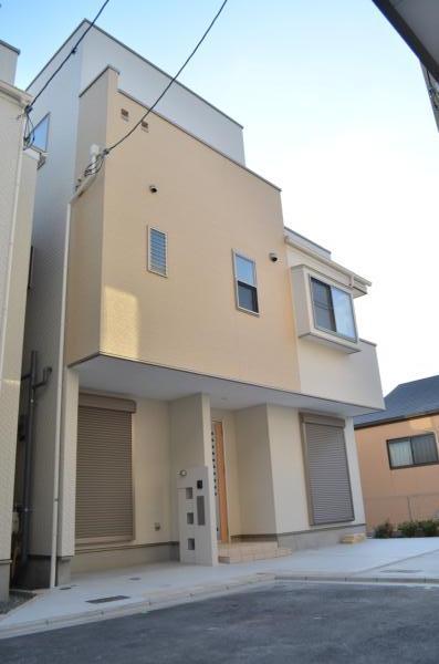 Local photos, including front road. ☆ Open House held ☆