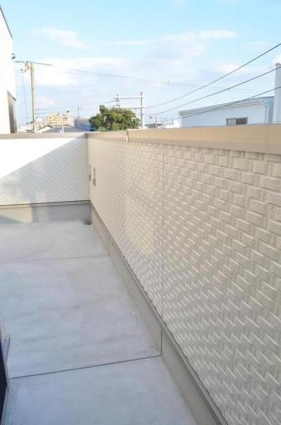 Balcony. Easy even washing a wide balcony!