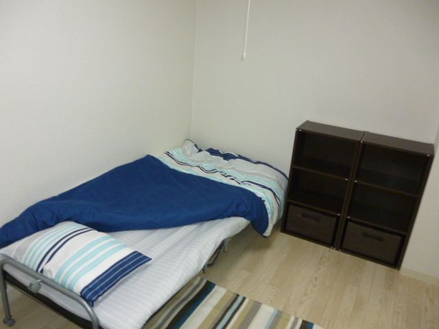 Other room space. There is also a bet futon