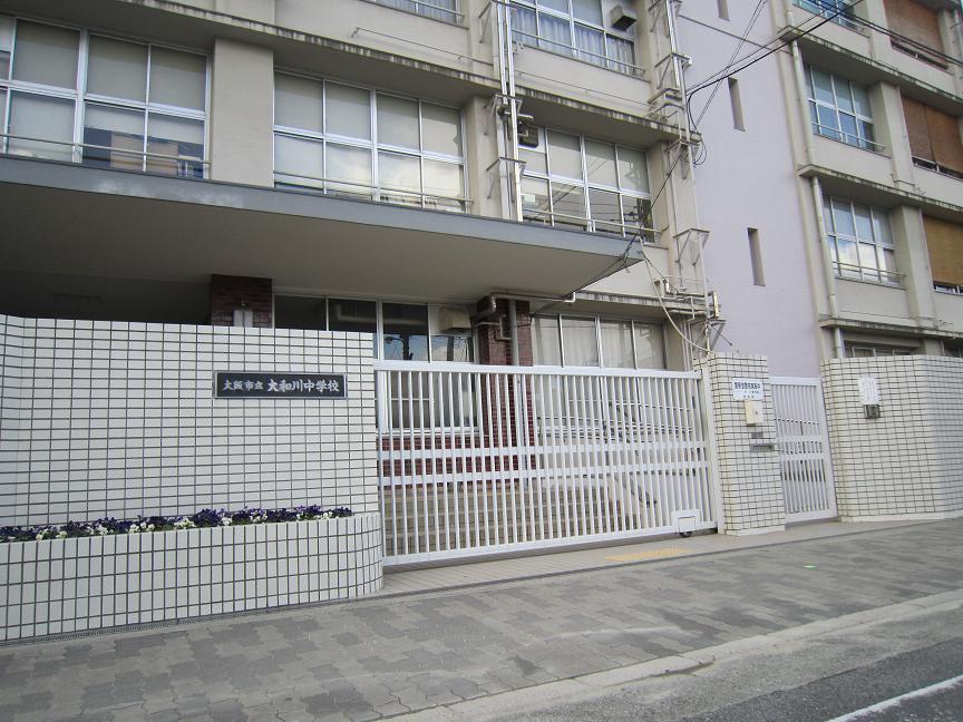 Junior high school. 217m to Osaka Municipal Yamato River Junior High School