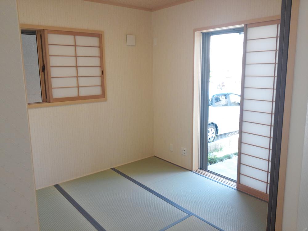 Non-living room. Is a Japanese-style room. Bright and calm. 