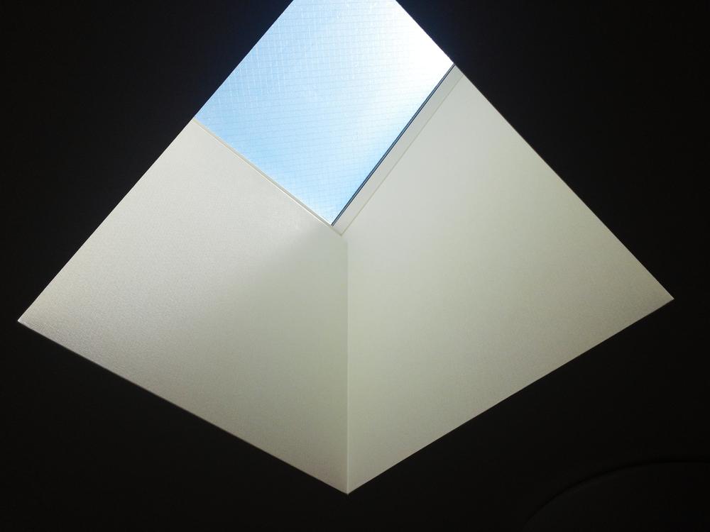 Other introspection. The sky is visible from the skylight. 