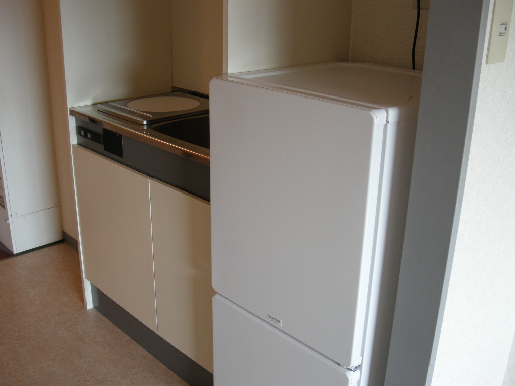 Kitchen. 2-door refrigerator