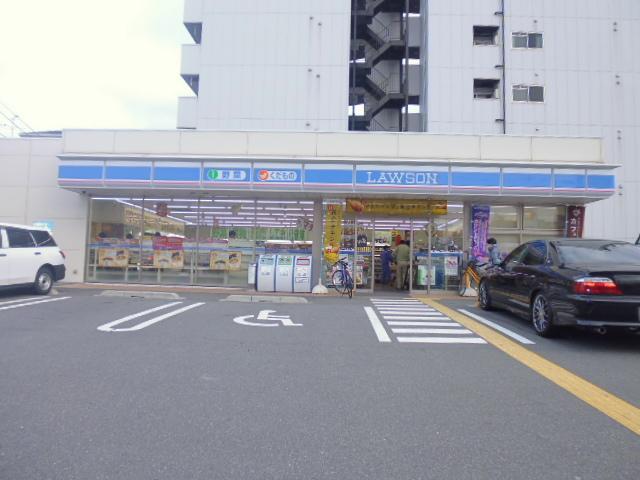 Convenience store. 300m to Lawson