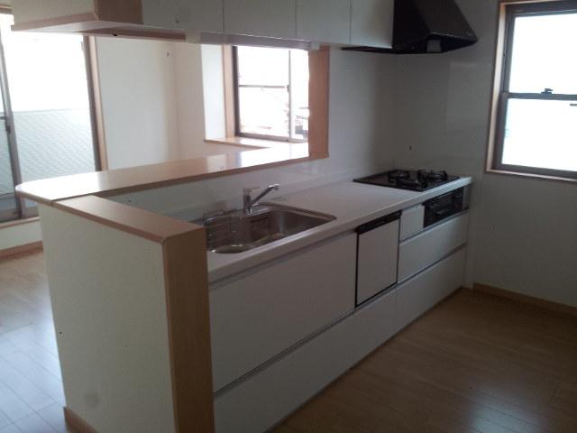 Kitchen. 4 is No. land kitchen. It is safe to wife in the face-to-face kitchen Anessis Oriono are all face-to-face kitchen.