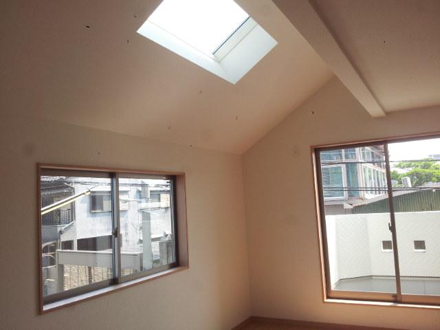 Living. 6 is No. land skylight part. Little ingenuity will take care in captured more light.