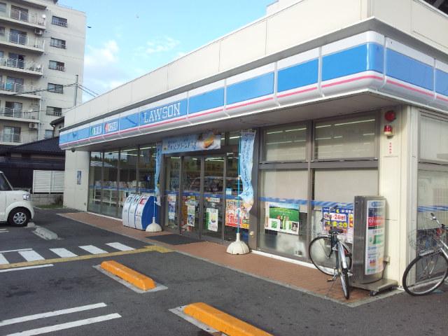 Convenience store. 243m walk to Lawson Oriono shop is a good distance to the temple.
