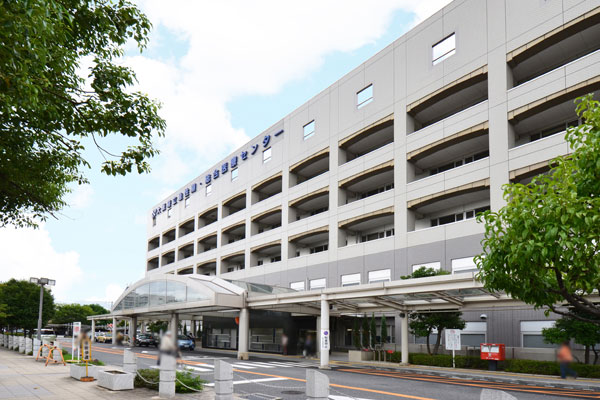 Surrounding environment. Prefectural acute phase Medical Center (8-minute walk ・ About 590m)
