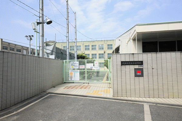 Surrounding environment. Municipal Sumiyoshi Junior High School (6-minute walk ・ About 460m)