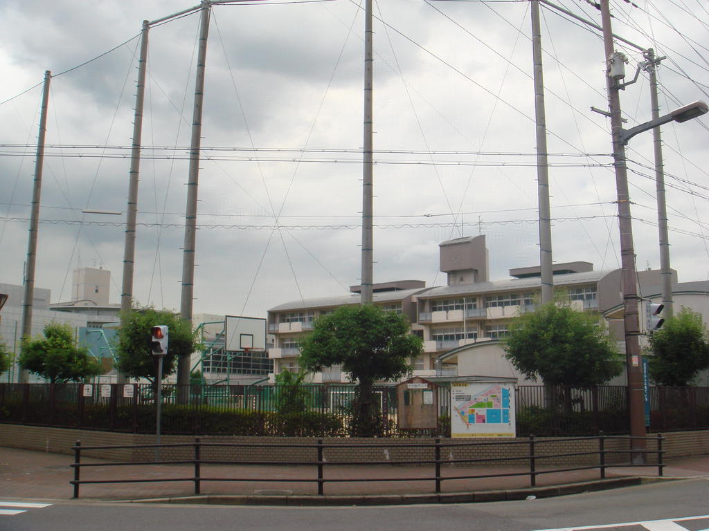 Junior high school. 1218m to Osaka Municipal Abiko south junior high school (junior high school)