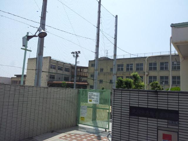 Junior high school. 794m to Osaka Sumiyoshi Junior High School