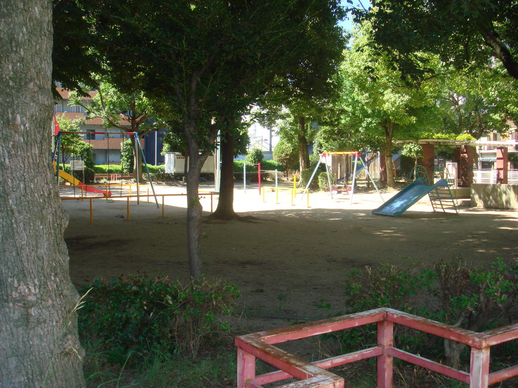 park. Kanda South Park until the (park) 50m