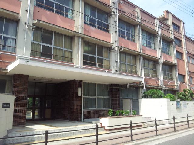 Junior high school. 741m to Osaka City Sanryo junior high school