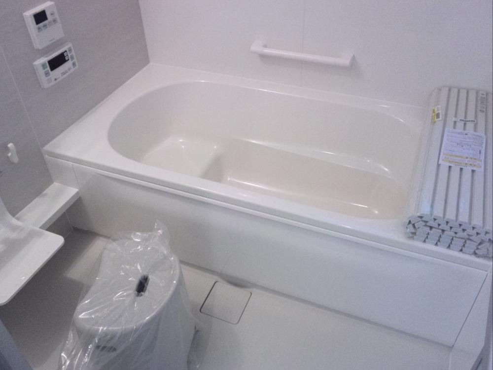 Bathroom. With bathroom dryer at 1 tsubo bath!