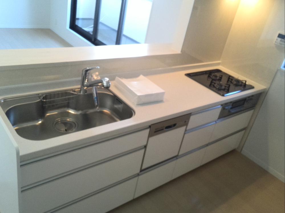 Kitchen. A spacious kitchen! Washing a breeze in the dishwasher