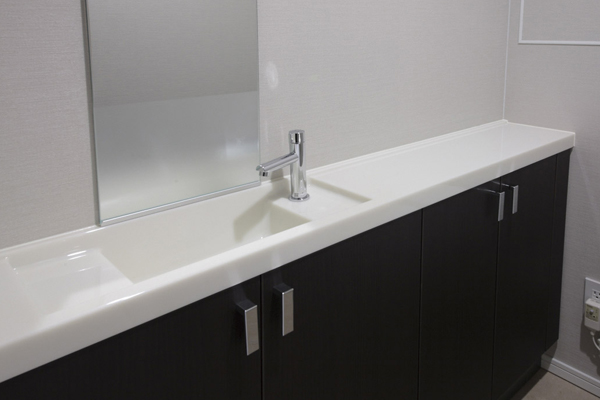 Toilet.  [Hand wash counter] Hand wash counters that storage space with a door at the bottom is secured have been installed (same specifications)