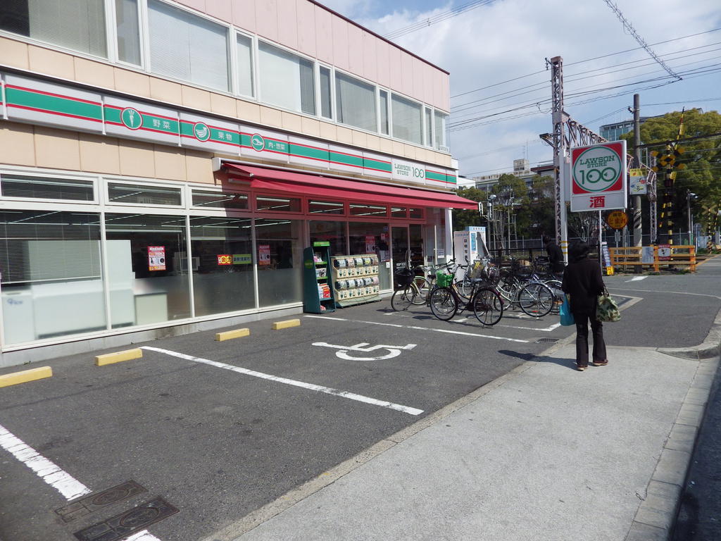 Convenience store. STORE100 Osaka City University 85m before the store (convenience store)