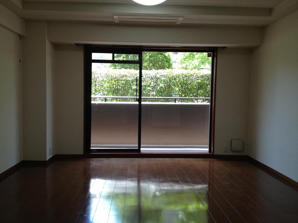 Living. One hall of residence that has been colored in green in the center of Tezukayama