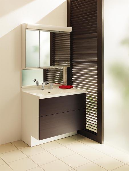 Other Equipment. Snappy grooming. Was greedily to usability is the "multi-purpose" vanity. Convenience doubled in the left and right casement Kagamitobira (Kagamiura pocket storage). It is a swing three-sided mirror that ingenuity shines.