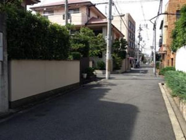 Local photos, including front road. Local (10 May 2013) Shooting Tsubo unit price 1.8 million yen