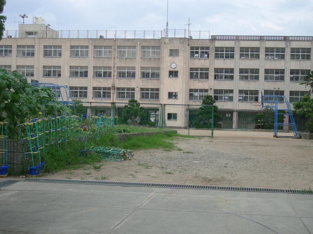 Primary school. Dairyo until elementary school 160m