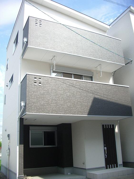 Local appearance photo. Local (07 May 2013) Shooting