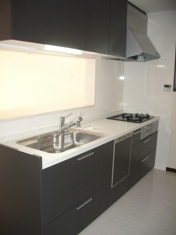 Kitchen. Panasonic high-grade kitchen (glass top stove ・ Dishwasher ・ Water purifier visceral shower ・ Glass top stove)