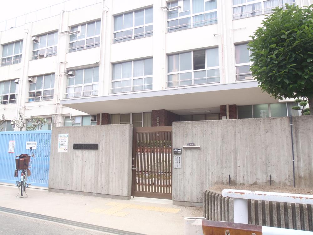 Other. Shimizugaoka elementary school can also be attending school with confidence in a 2-minute walk.