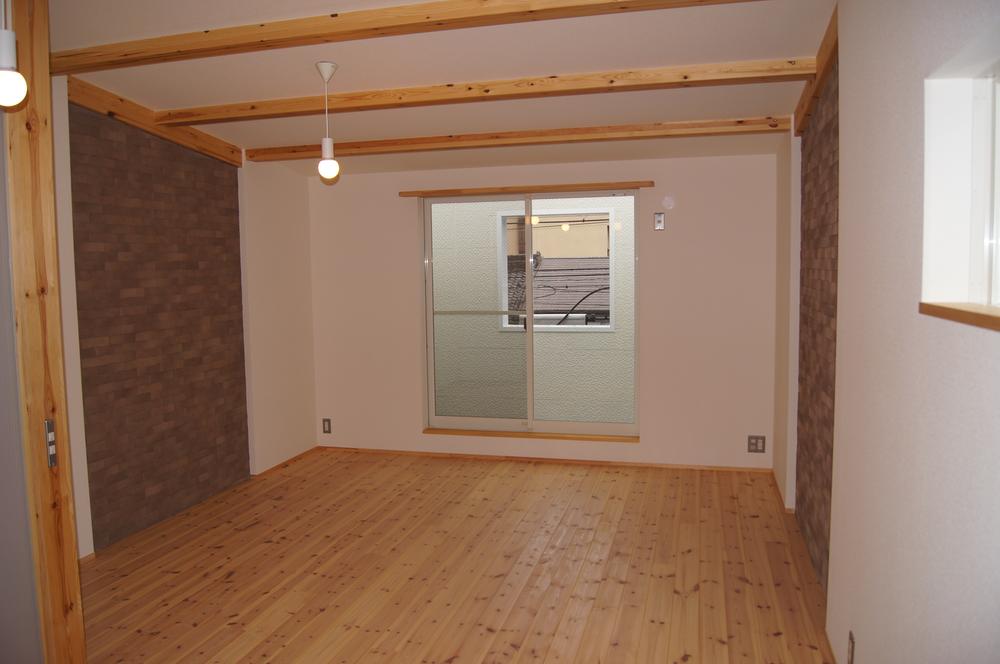 Non-living room. Eco-carat with a humidity control function in each room have been used in the inner wall.
