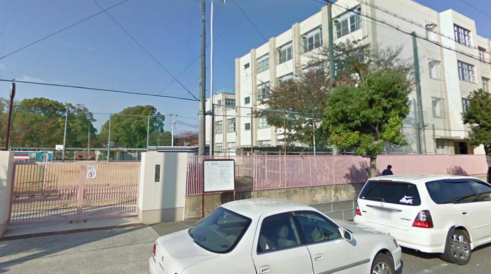 Primary school. 813m to Osaka City Tsurumachi Elementary School