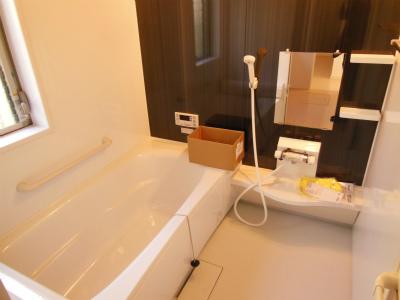 Same specifications photo (bathroom). It is in the same type type posted per under construction. The company construction complete listing can guide you