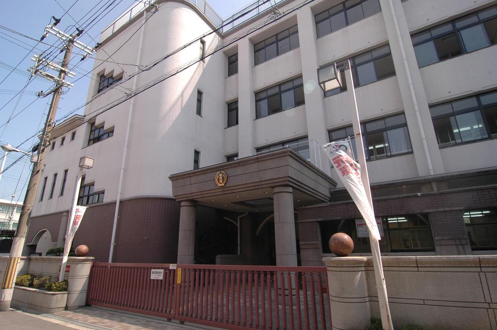 Primary school. 732m to Osaka City Tatsunaka Izuo Elementary School