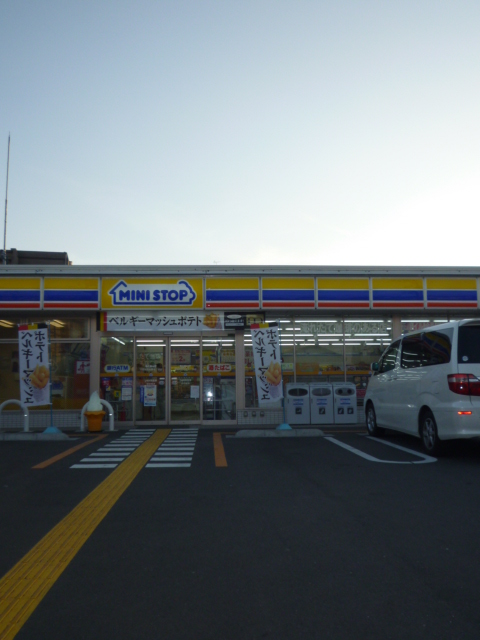 Convenience store. MINISTOP Osaka Minamiokajima 4-chome up (convenience store) 625m