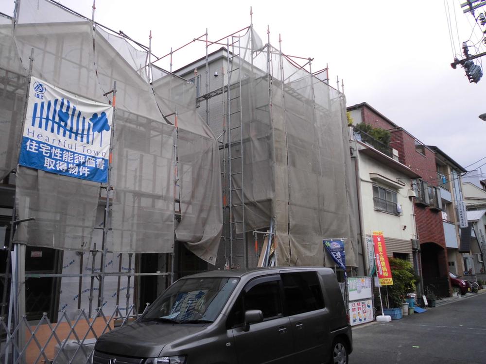 Local appearance photo. Local (11 May 2013) Shooting It becomes the subdivision of two-compartment.