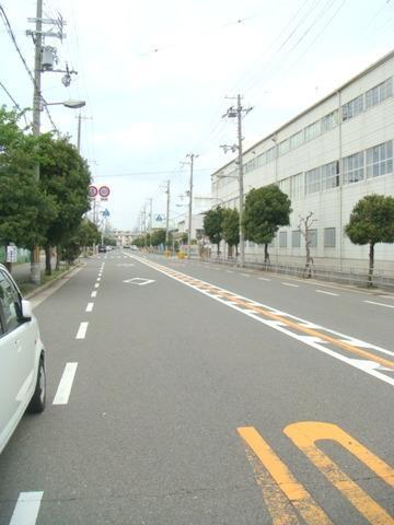Local photos, including front road. "Taisho-ku ・ Buying and selling "front road is spacious 20m