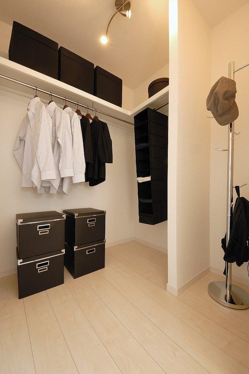 Receipt. The master bedroom walk-in closet. Your existing wardrobe also enter be. Local (February 2013) Shooting