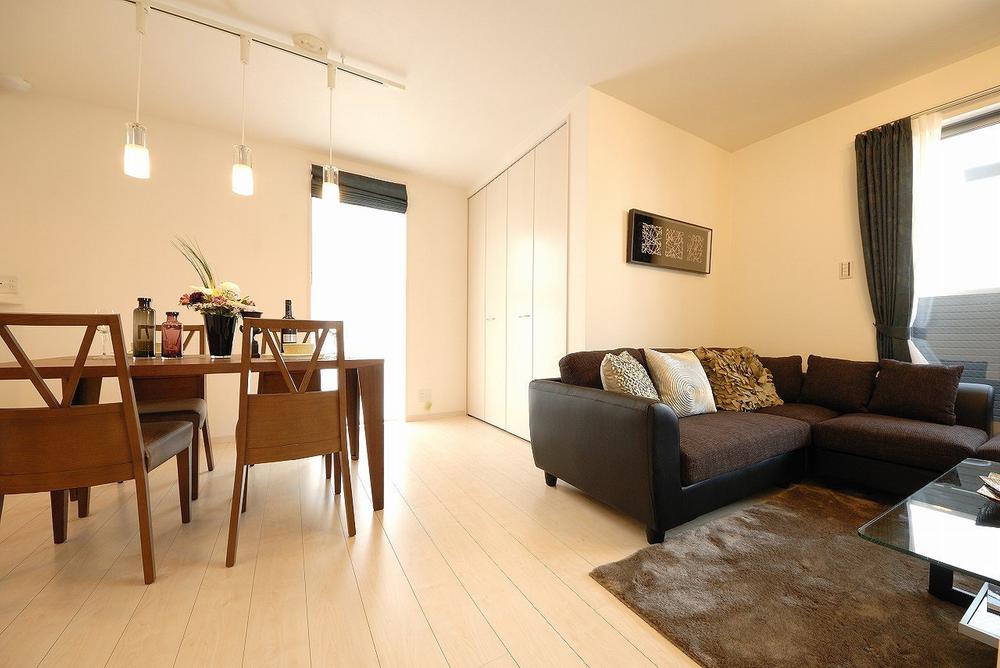 Living. Beside the Dainigu has provided plenty of storage space. Something also will tend to living dining messy, You can put away clean. Local (February 2013) Shooting