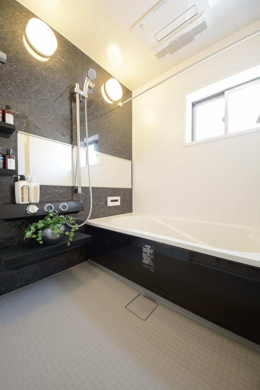 Bathroom. Bathroom of the standard specification. At the unit of 1 pyeong size, Tub to put comfortably stretched out foot. With so dryer, You can dry the clothes, even on cold days.