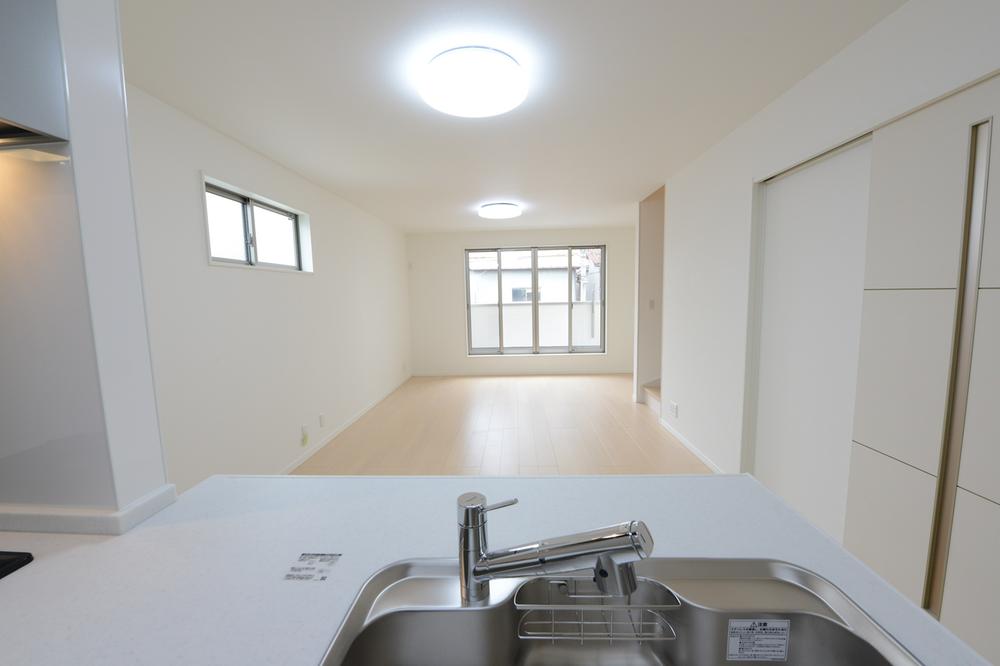 Living. In an open flat face-to-face plan It overlooks the LDK from the kitchen.