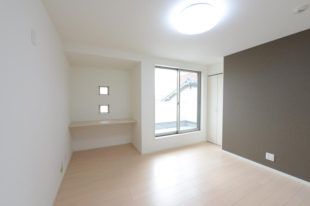 Non-living room. Also we have established normal closet in addition to the spacious walk-in closet in the master bedroom of 7.6 quires that.