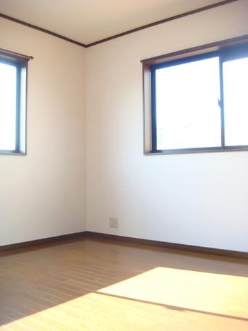 Non-living room. "Taisho-ku ・ Buying and selling "daylighting good Western-style